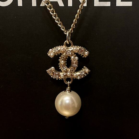 CHANEL Pearl, Strass Crystal CC Pendant Necklace | C22V C22C France Rare Limited - Picture 5 of 14